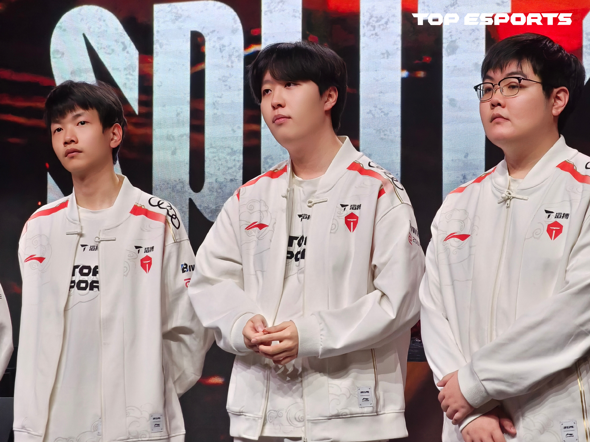 HLE力克FNC，Chovy极限生还后反打顶尖较量入围赛，让粉丝疯狂欢呼